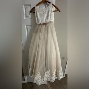 Elegant Cream Tulle A-Line Dress with Bow Waist